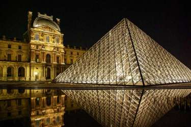 pyramide-louvre-la-nuit-paris1-750x500