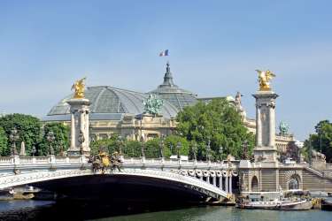 Paris,_Pont_Alexandre-III_&_Grand_Palais,_June_2014