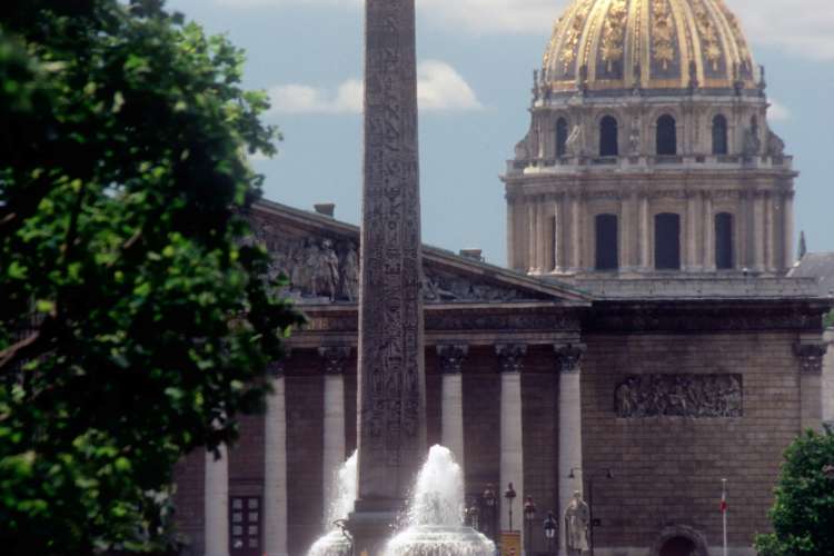 Les Champs-Elysées, a phenomenon unique to Paris