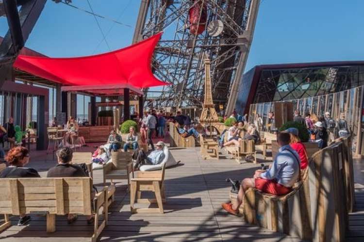 Ephemeral Summer terrace in the 1st floor of the Eiffel Tower