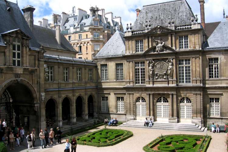 carnavalet facade cour