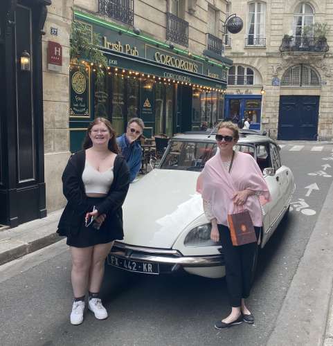 Kathleen et sa famille à Paris : city tour en DS vintage
