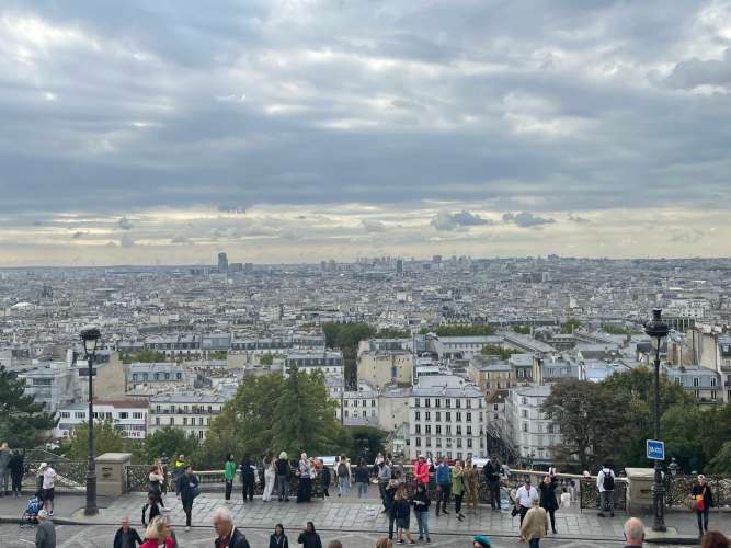 At the hilltop of Paris, a fairy tale’ invitation!