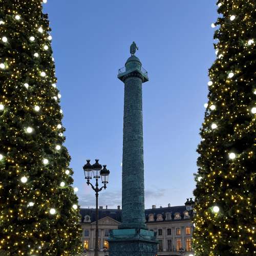 This year again, for the Christmas Time, Paris becomes the party!
